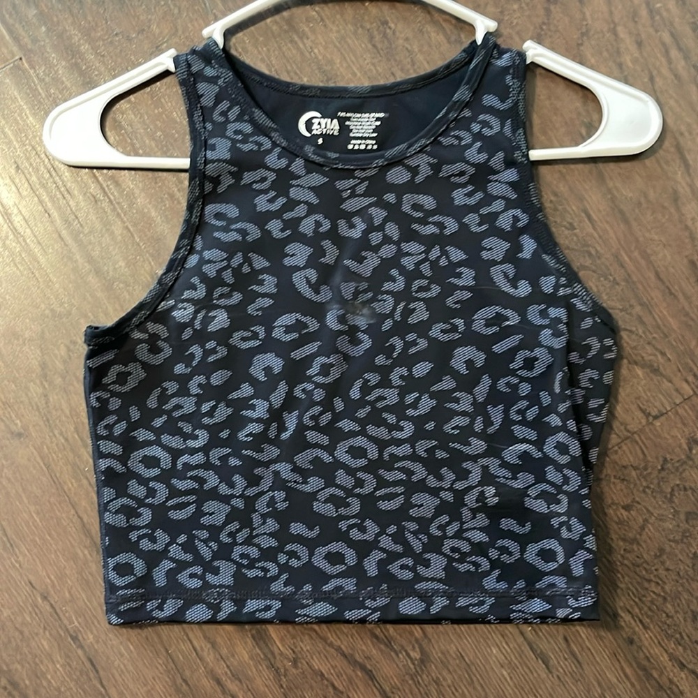 Zyia tank cropped